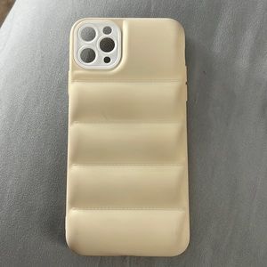 iphone 11 pro max puffer case !
